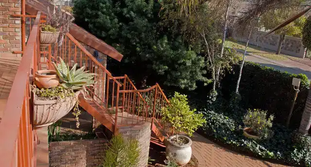 Ngena Stairs Lush Garden